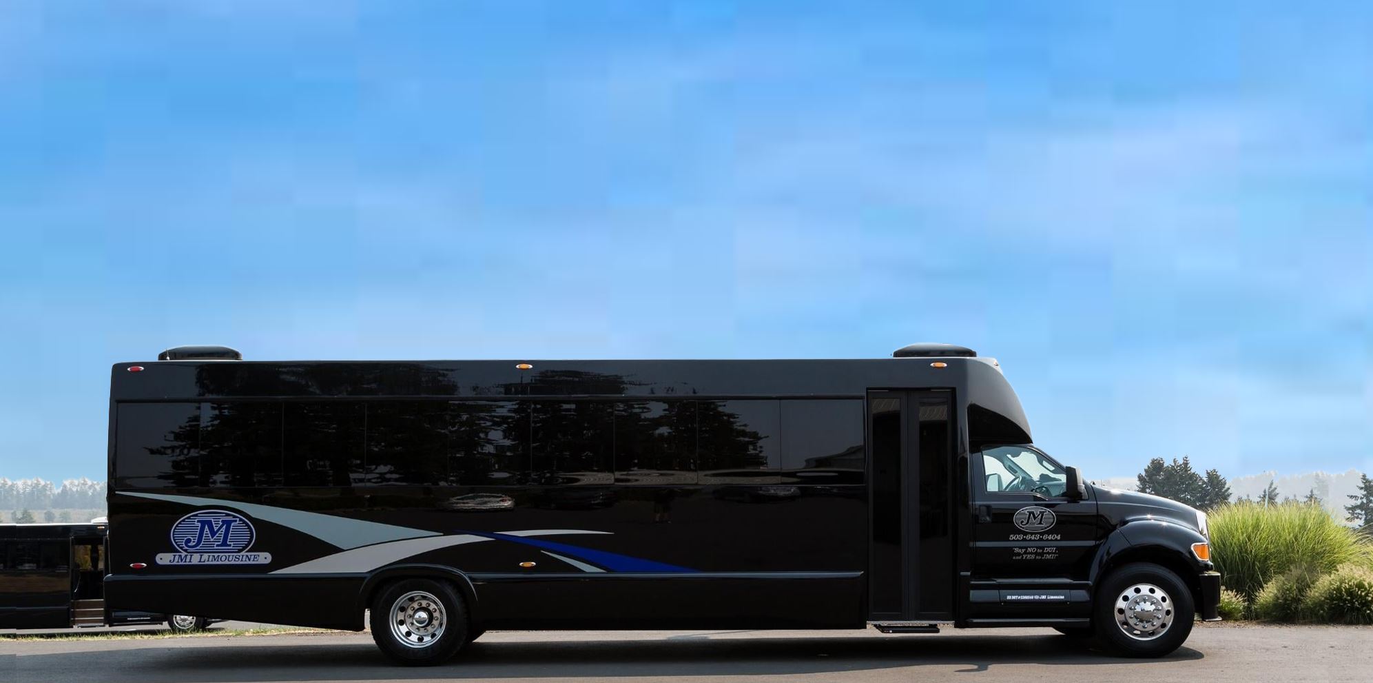 Large Party Bus Portland Oregon - JMI Limo