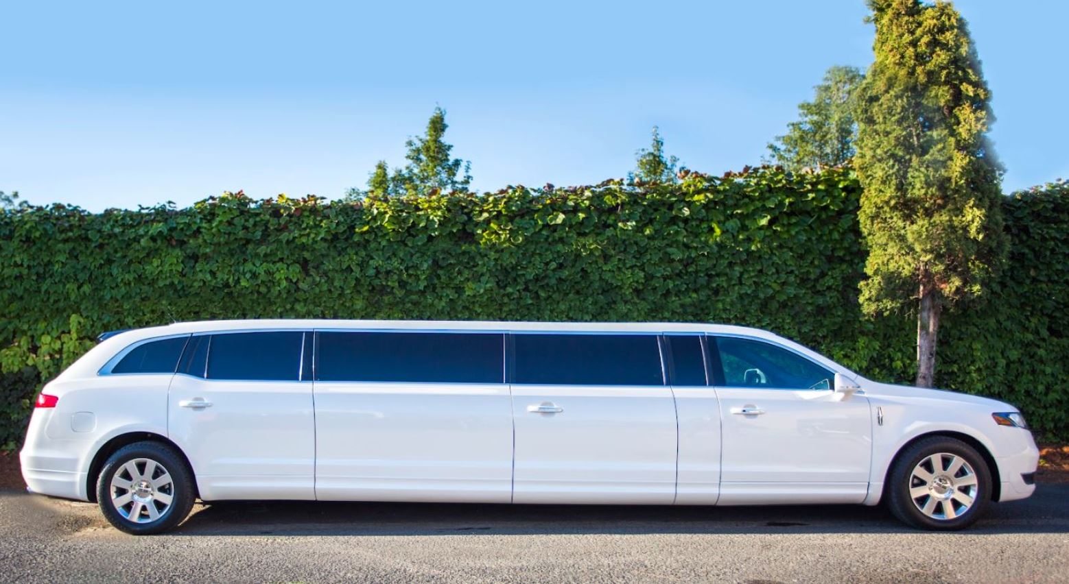 White Limo Rental Portland Oregon - JMI Limousine Company