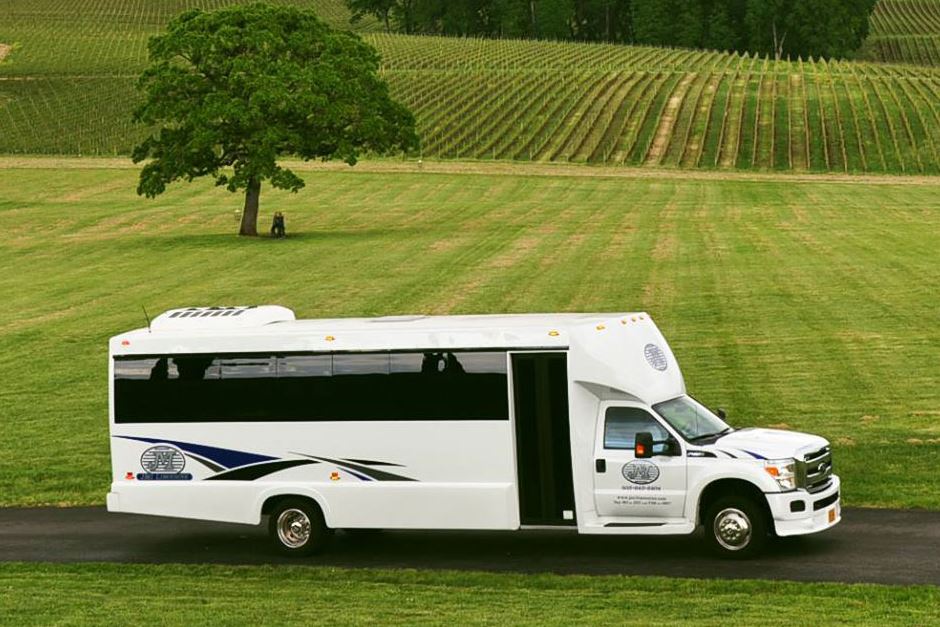 Wine Tour Limo Service Portland Oregon - JMI Limousine Wine Tour Limo Service Portland Oregon - JMI Limousine